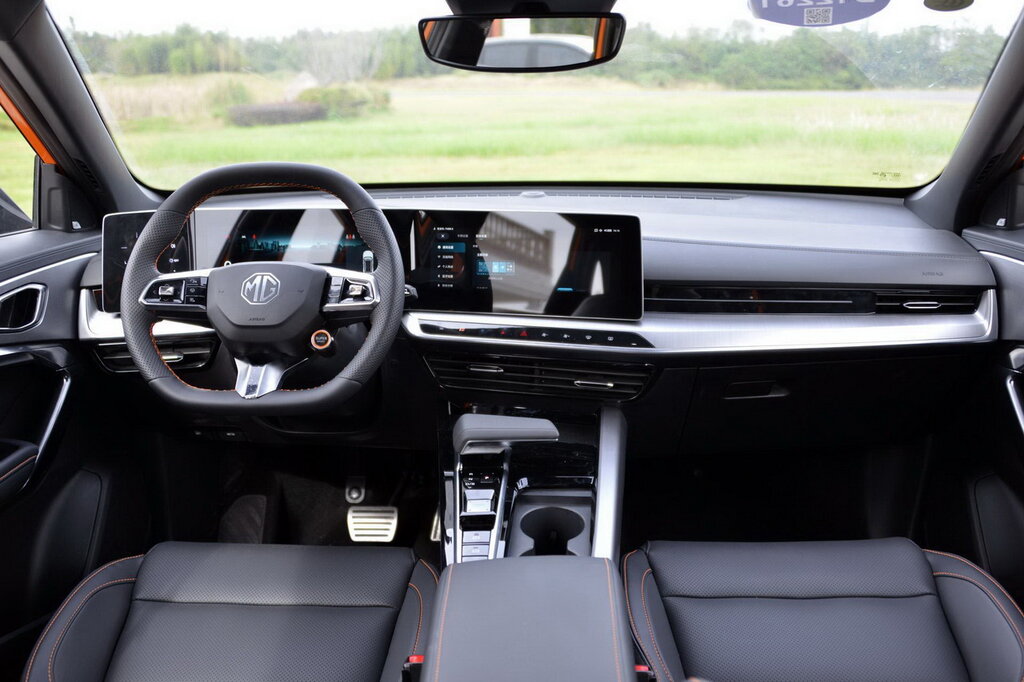 MG One Интерьер